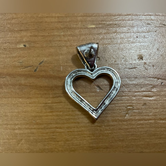 Silver toned/plated filigree scroll and dangle heart pieced earrings. - Picture 4 of 5